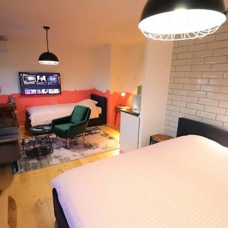 Room Emma,Between Bus And Train Station,Netflix,Speed Wi-Fi Zagreb Exteriör bild