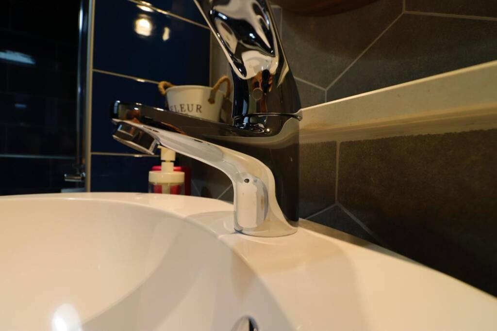 Room Emma,Between Bus And Train Station,Netflix,Speed Wi-Fi Zagreb Exteriör bild