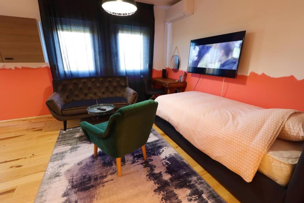 Room Emma,Between Bus And Train Station,Netflix,Speed Wi-Fi Zagreb Exteriör bild