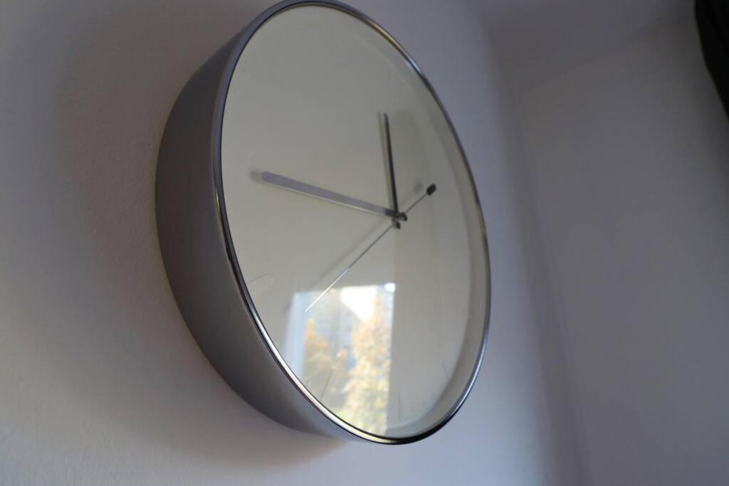 Room Emma,Between Bus And Train Station,Netflix,Speed Wi-Fi Zagreb Exteriör bild