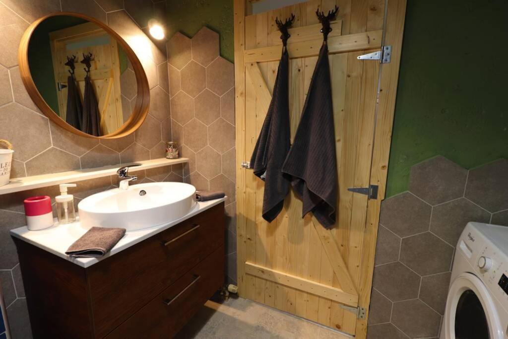 Room Emma,Between Bus And Train Station,Netflix,Speed Wi-Fi Zagreb Exteriör bild