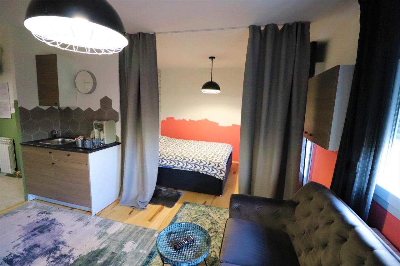 Room Emma,Between Bus And Train Station,Netflix,Speed Wi-Fi Zagreb Exteriör bild