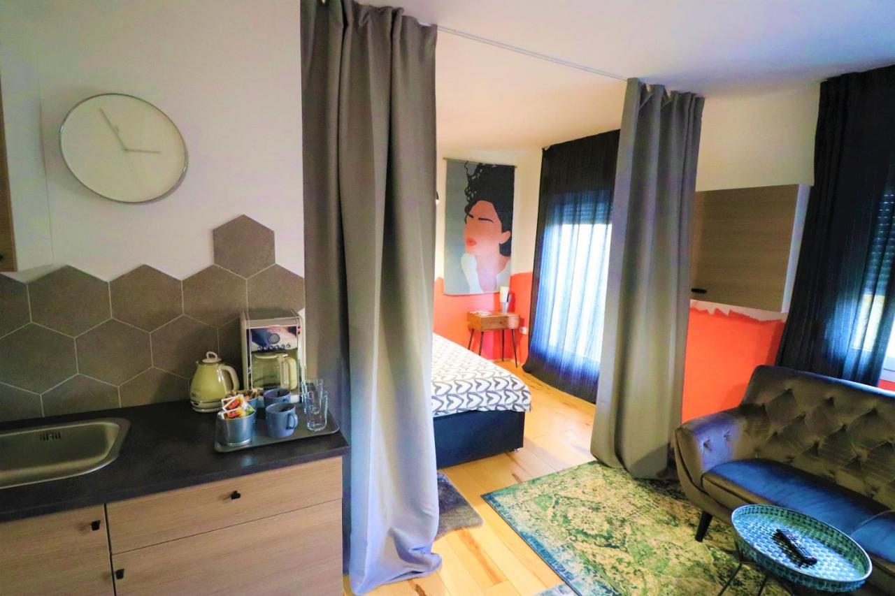 Room Emma,Between Bus And Train Station,Netflix,Speed Wi-Fi Zagreb Exteriör bild