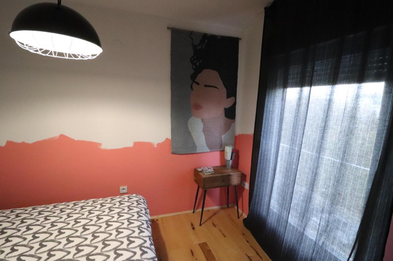 Room Emma,Between Bus And Train Station,Netflix,Speed Wi-Fi Zagreb Exteriör bild